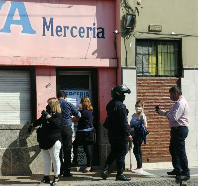 La Cueva, mercería