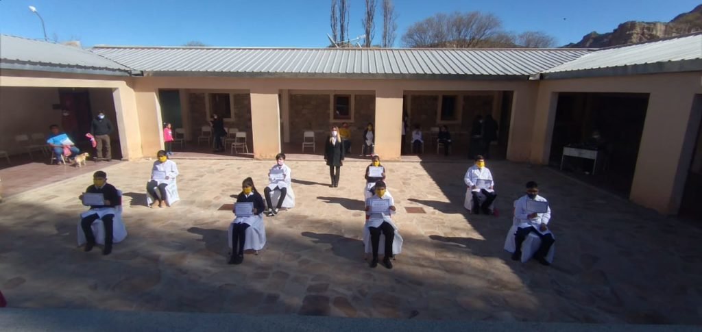 Egresados de la Escuela de periodo especial de Villa Vil