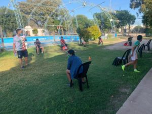 Sólo 10 jugadores por el momento, respetando 1,5 metros de distancia