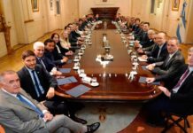 Raúl Jalil presente entre los gobernadores reunidos con Milei para acuerdos políticos