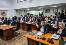 Se aprobó la ordenanza que regula UBER y otras apps, y será obligatorio el carnet profesional