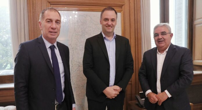 El gobernador Raúl Jalil se reunió con el jefe de Gabinete y el ministro del Interior de la Nación