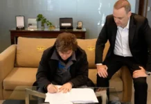 Javier Milei llegó de Oslo y firmó el proyecto de reforma laboral