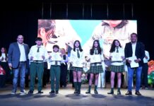 Saadi entregó más de 200 certificados de la Universidad de Cambridge a alumnos y docentes municipales