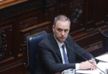 Con respaldo de Milei, Adorni se cruzó con la oposición y desafió: “No voy a renunciar”