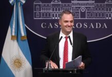 El juez ordenó levantar el secreto bancario y fiscal de Adorni y su esposa