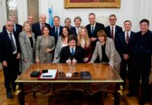 Milei reunirá hoy al Gabinete en medio de las repercusiones por el caso Adorni