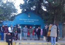 Sigue la toma de la Esc. de San Pedro por parte de padres