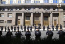 Evacuaron el Ministerio de Economía de la Nación por una supuesta amenaza de bomba
