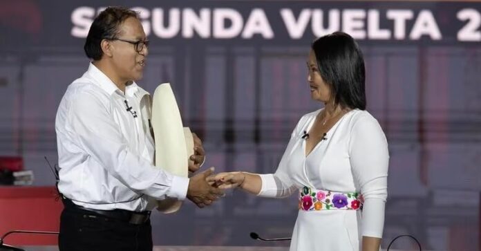Roberto Sánchez y Keiko Fujimori.